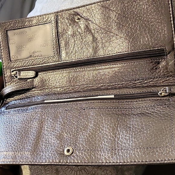 BRAND NEW-clutch/wallet - Picture 4 of 4